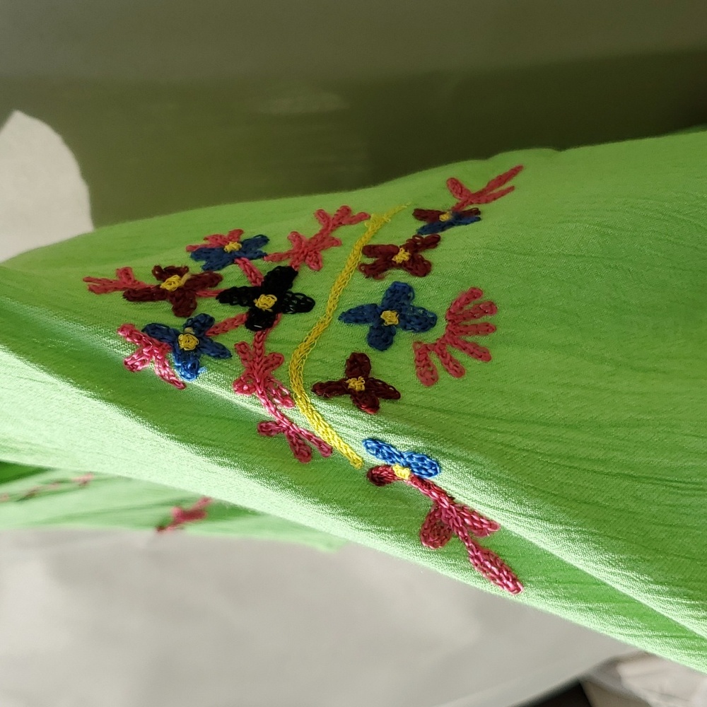 Spring Fresh Embroidered Dress - Picture 3 of 4